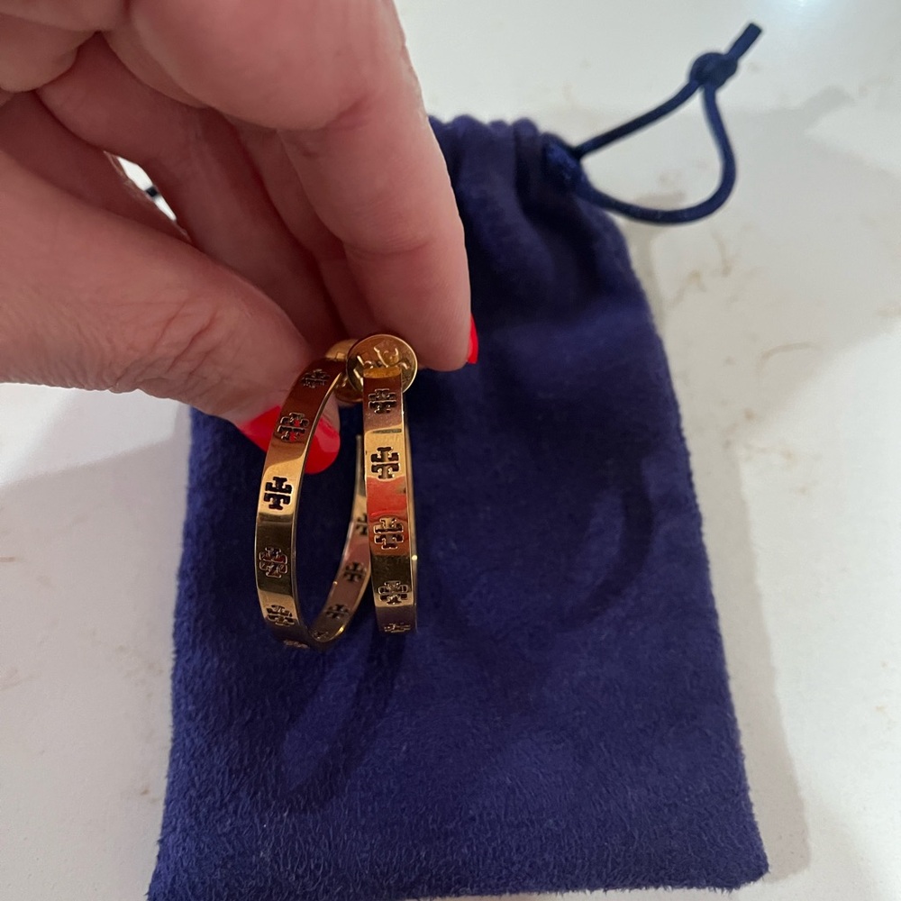 Tory Burch Rose gold cutout logo earrings